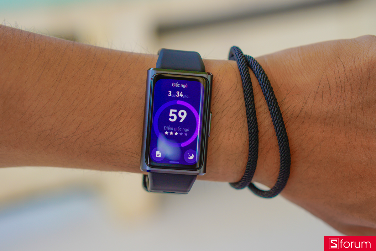 Huawei Band 11 Pro có thể phân tích các giai đoạn ngủ, thời gian ngủ sâu, ngủ nông và đưa ra gợi ý cải thiện thói quen sinh hoạt'