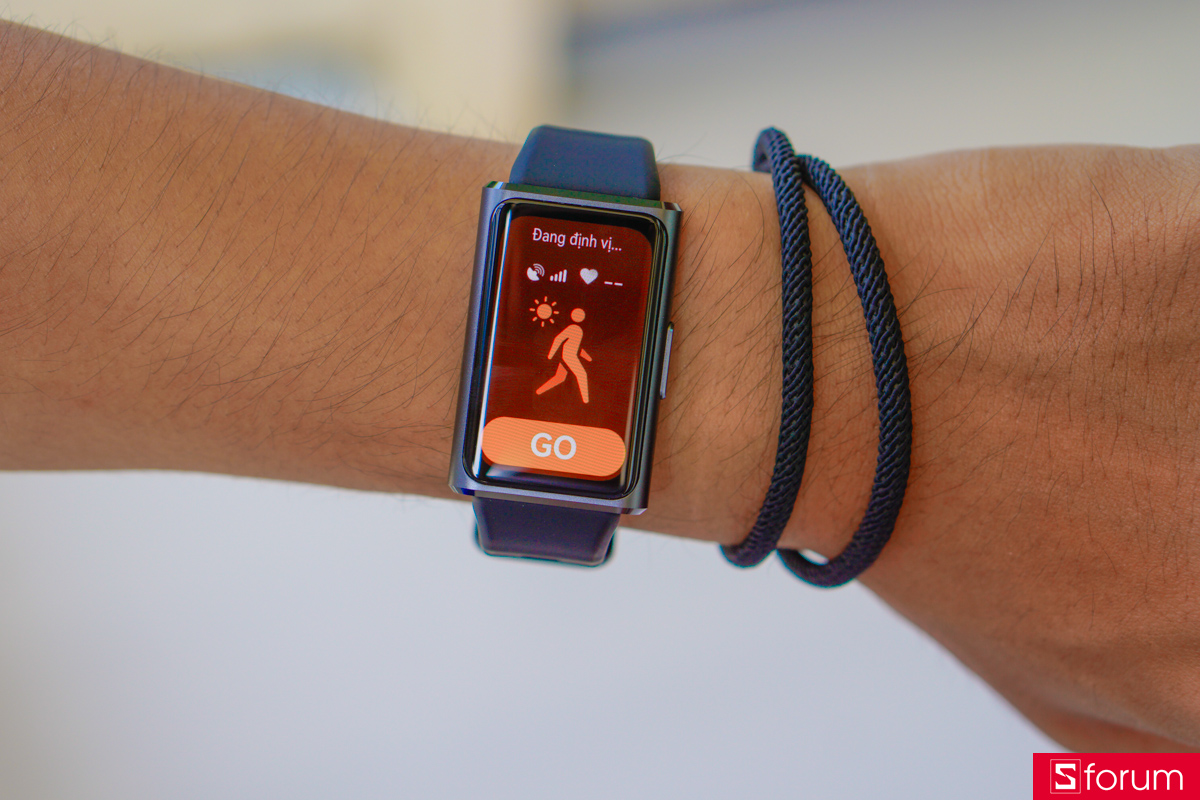 Huawei Band 11 Pro được trang bị GPS độc lập, hỗ trợ đo đạc quãng đường cho các bài tập ngoài trời như chạy bộ, đạp xe