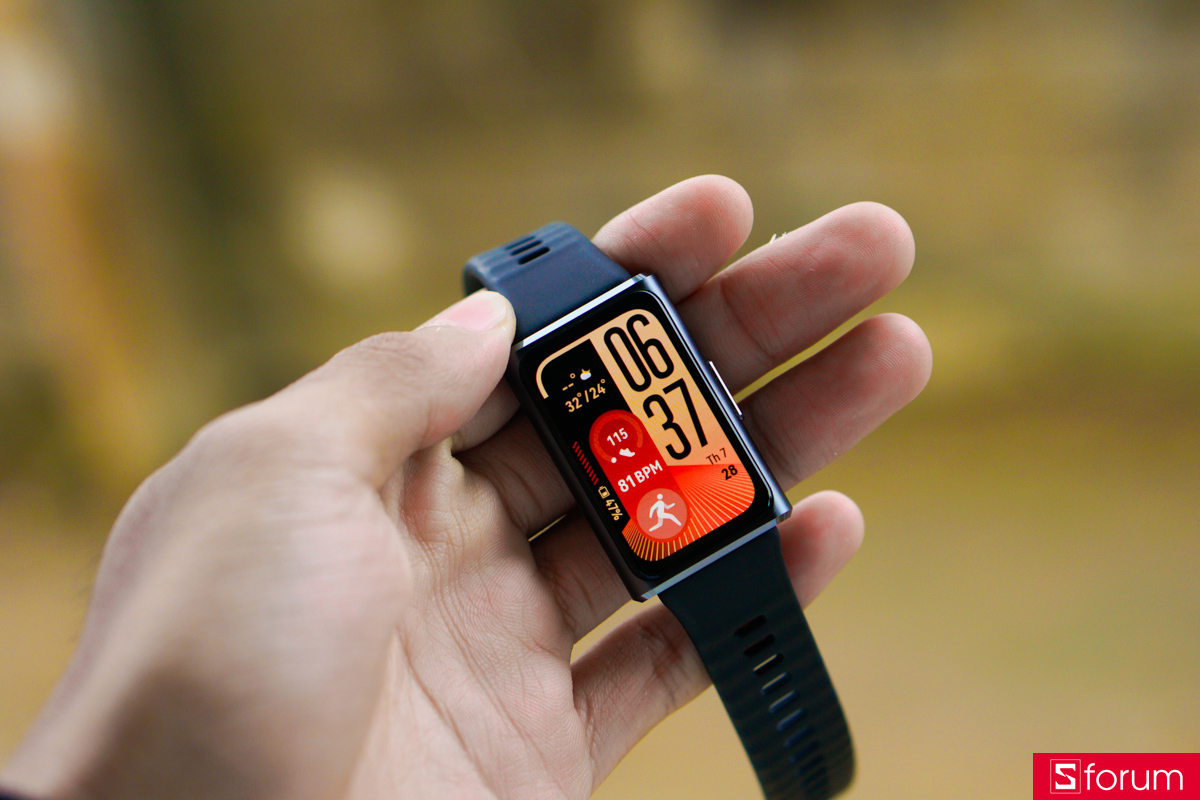 Huawei Band 11 Pro được trang bị màn hình AMOLED kích thước 1.62 inch