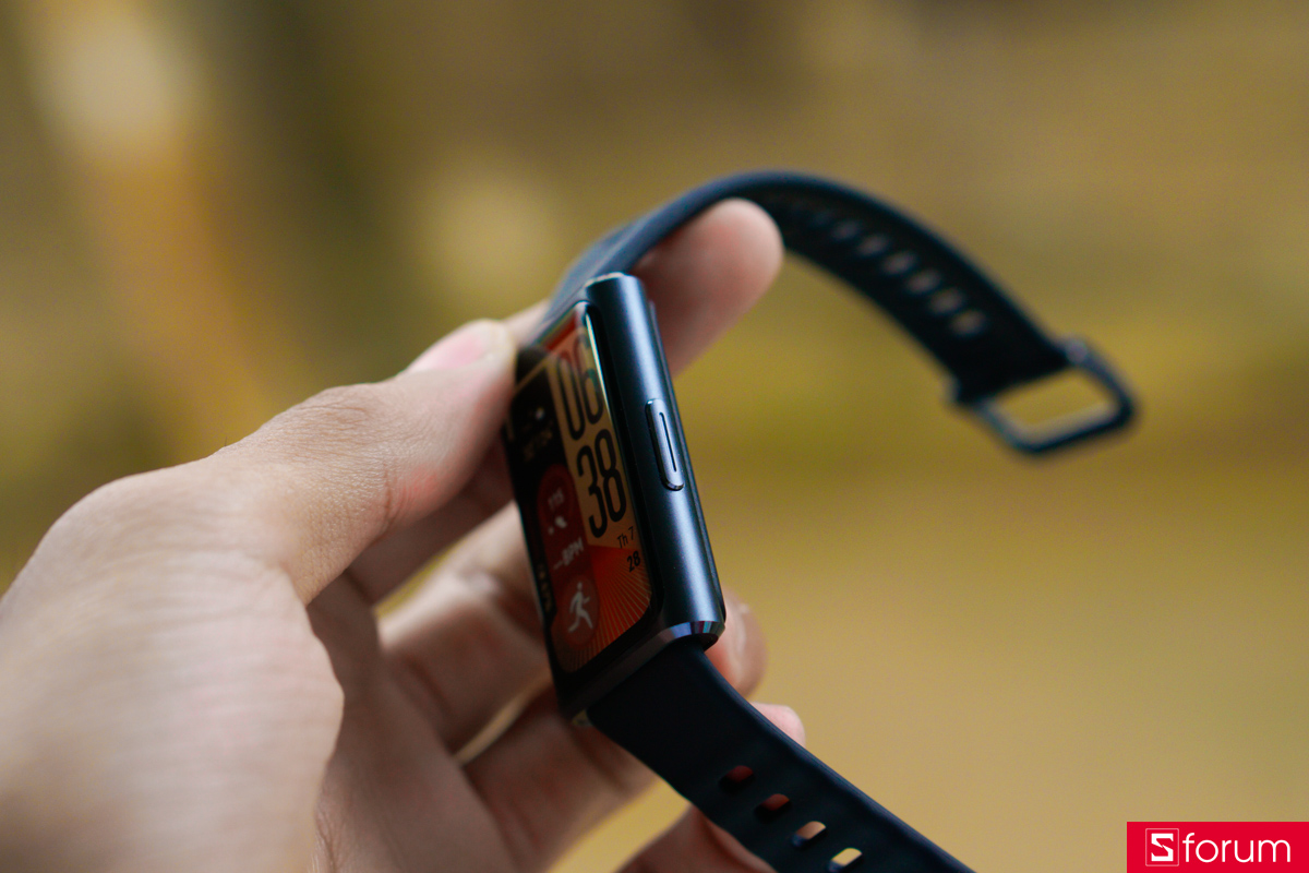 Cạnh phải của Huawei Band 11 Pro