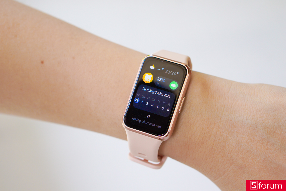 Huawei Band 11 được trang bị một màn hình khá lớn trong phân khúc vòng đeo tay