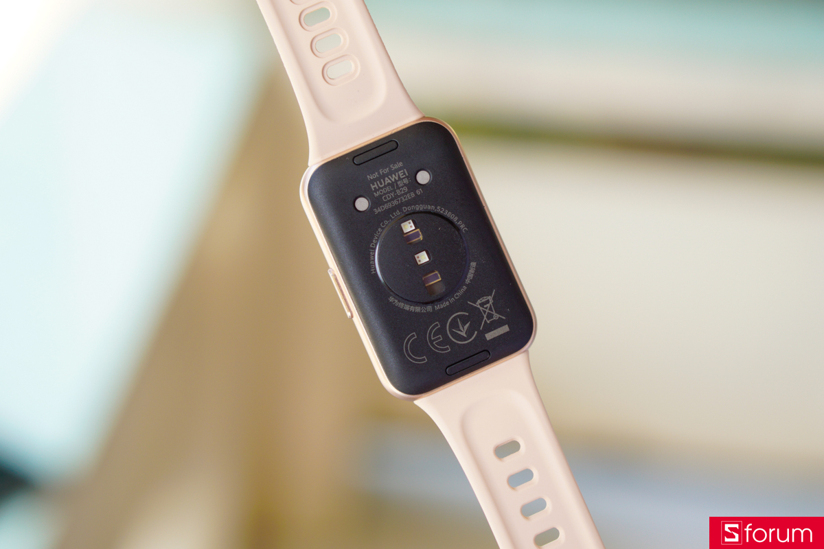 Cạnh dưới của Huawei Band 11