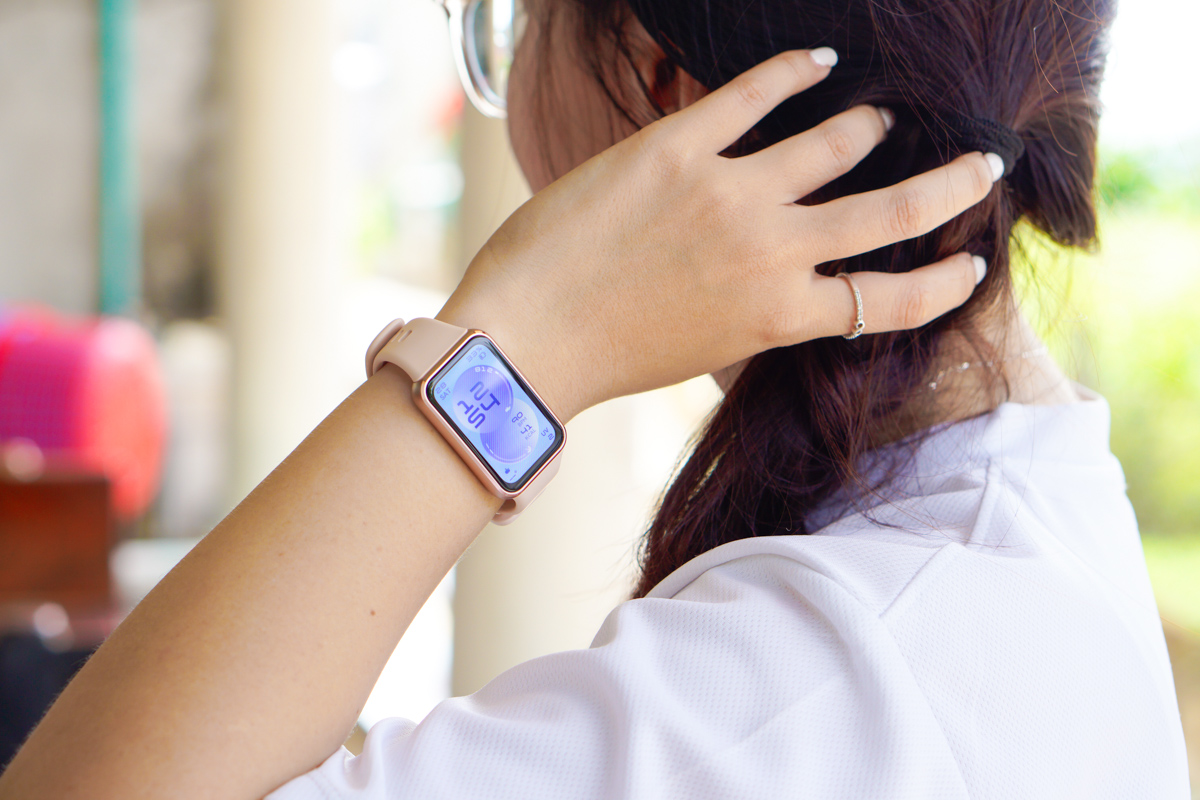 Trên tay Huawei Band 11: Smartband quốc dân trở lại, màn hình lớn hơn, giá chỉ 990k