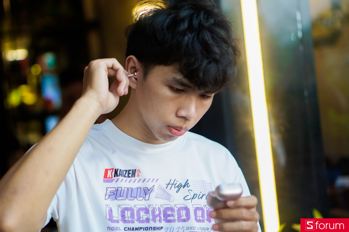 Huawei FreeClip 2 màu Rose Gold hỗ trợ điều hướng bằng cảm ứng vô cùng linh hoạt, cho phép người dùng chạm, nhấn giữ hoặc vuốt ở ba vị trí khác nhau trên tai nghe