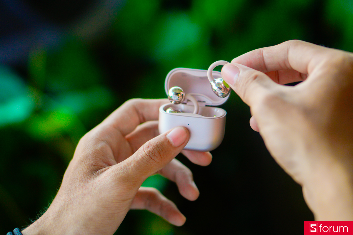 Huawei FreeClip 2 màu Rose Gold mang thiết kế gọn gàng cùng màu vàng hồng cực kì trendy và sang trọng