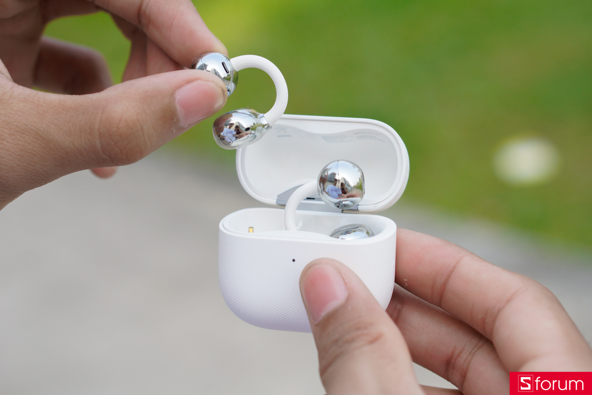 Huawei FreeClip 2 giữ lại ngôn ngữ thiết kế open-ear đặc trưng với cấu trúc C-bridge độc đáo