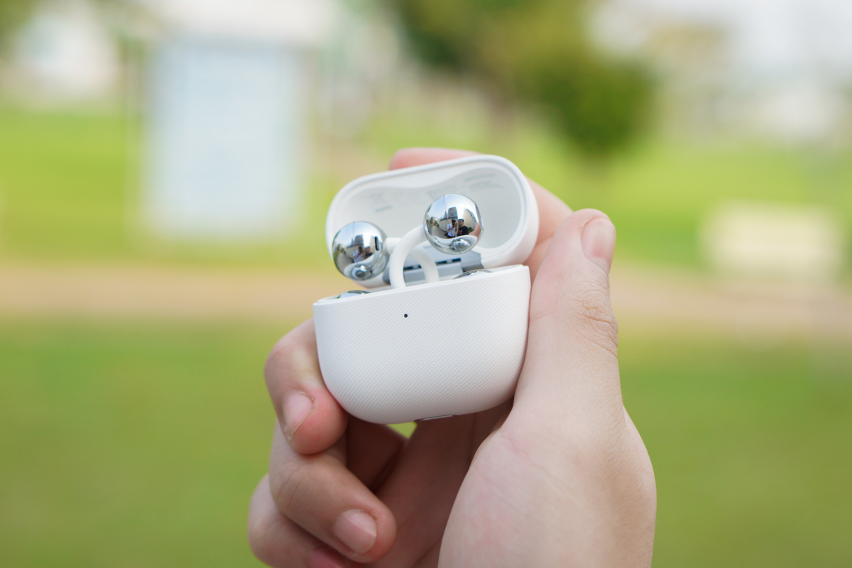 Trên tay Huawei FreeClip 2: Đẹp như 1 món đồ thời trang trên tai, chất âm tốt, giá 3.99 triệu đồng