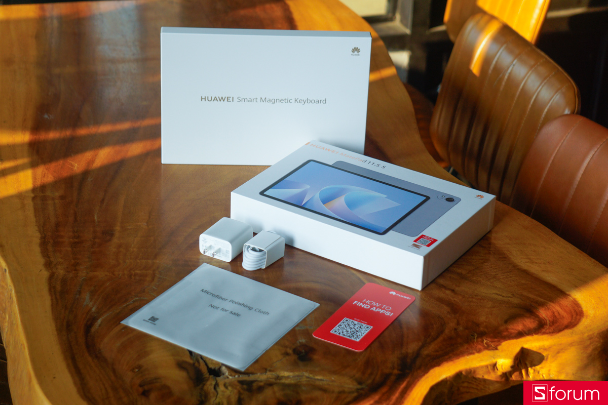 Phụ kiện bên trong của Huawei MatePad 11.5 S cũng tương đối đầy đủ