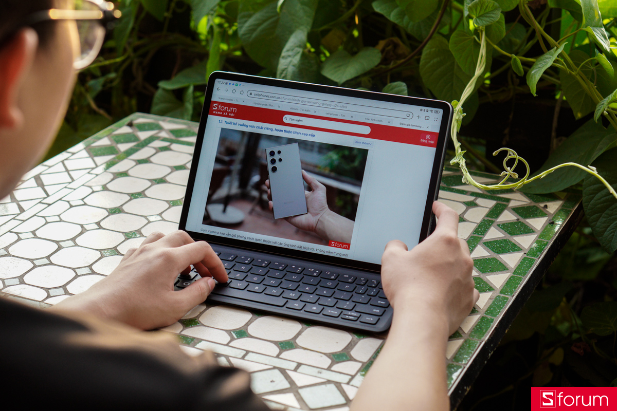 Thao tác bàn phím rời của Huawei MatePad 11.5 S vẫn chưa được quá tối ưu cho các app như Messenger hay Instagram