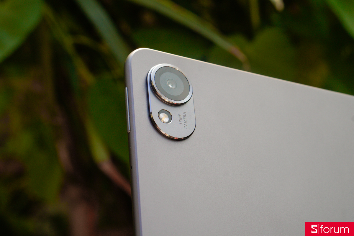 Khung viền của Huawei MatePad 11.5 S được làm bằng kim loại nguyên khối, khu vực tiếp giáp với màn hình và mặt lưng được cắt kim cương cực kì đẹp