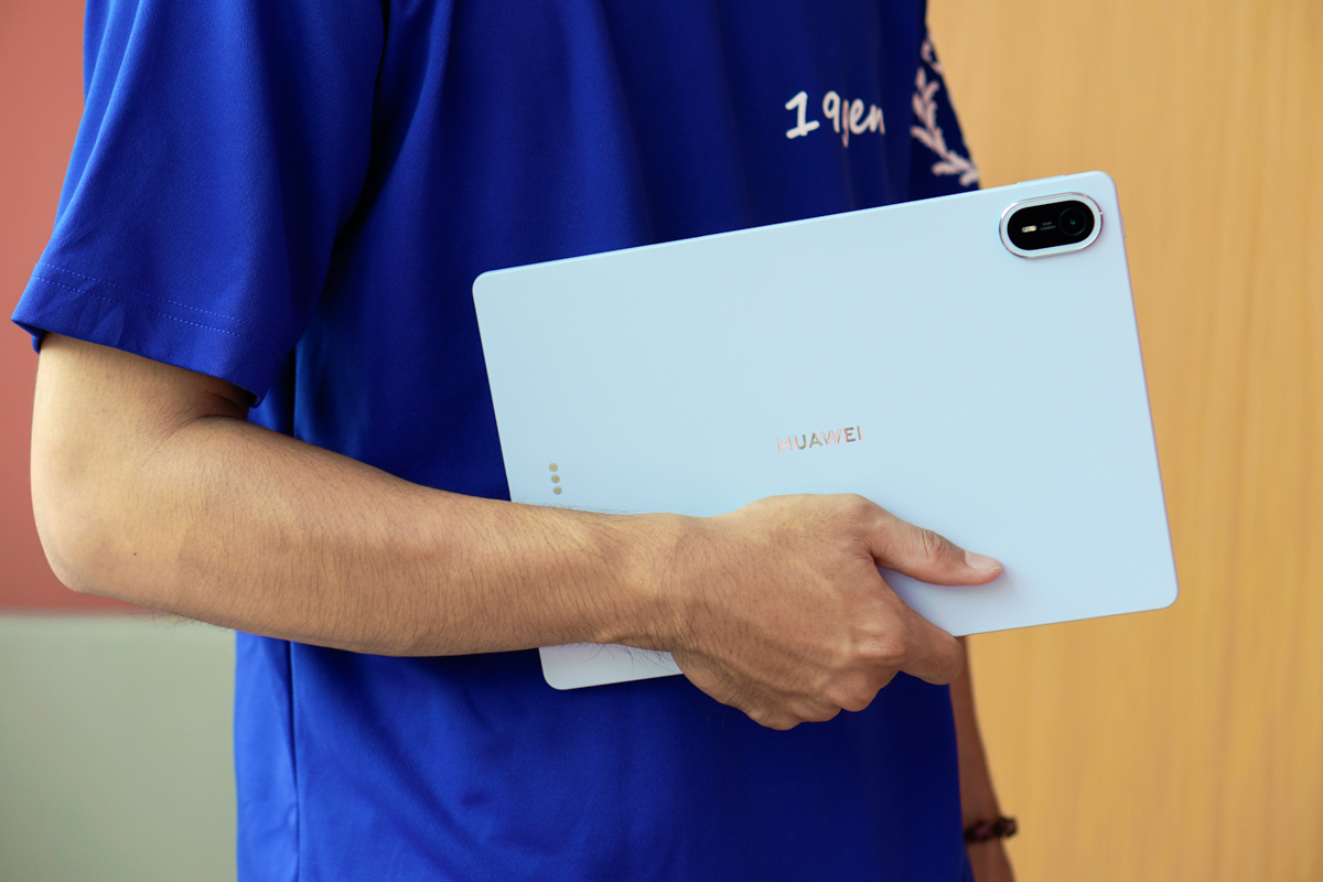 Trên tay Huawei MatePad Air: Thiết kế siêu mỏng 5.3mm, màn OLED 12 inch nhám mờ, tích hợp nhiều công cụ AI!