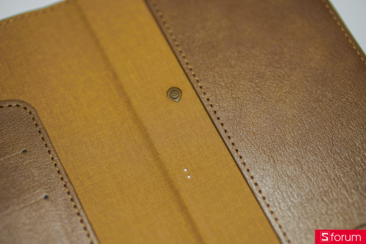 Ngay giữa của IDMIX Air Passport có trang bị một nút nguồn và đèn báo hiệu