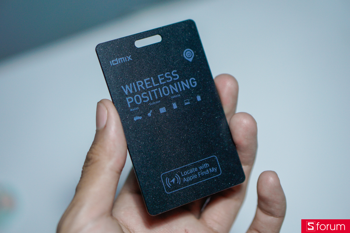 Bề mặt của IDMIX Air Star được hoàn thiện nhám mịn, mang lại cảm giác cầm nắm chắc chắn và sang trọng