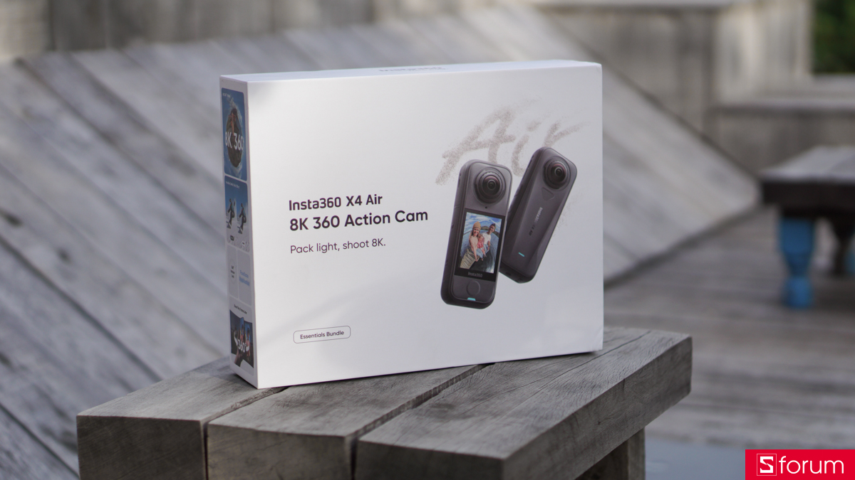 Insta360 X4 Air được đóng hộp với tông màu trắng chủ đạo 