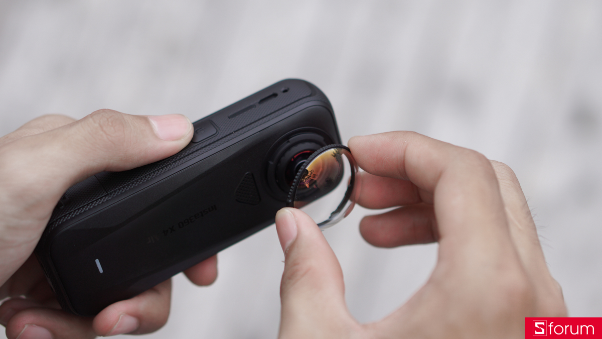 Hệ thống lens của Insta360 X4 Air cũng được nâng cấp với việc trang bị thêm khả năng thay nhanh ống kính