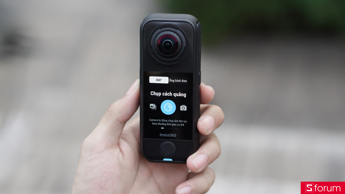 Tính năng chụp cách quăng trên Insta360 X4 Air