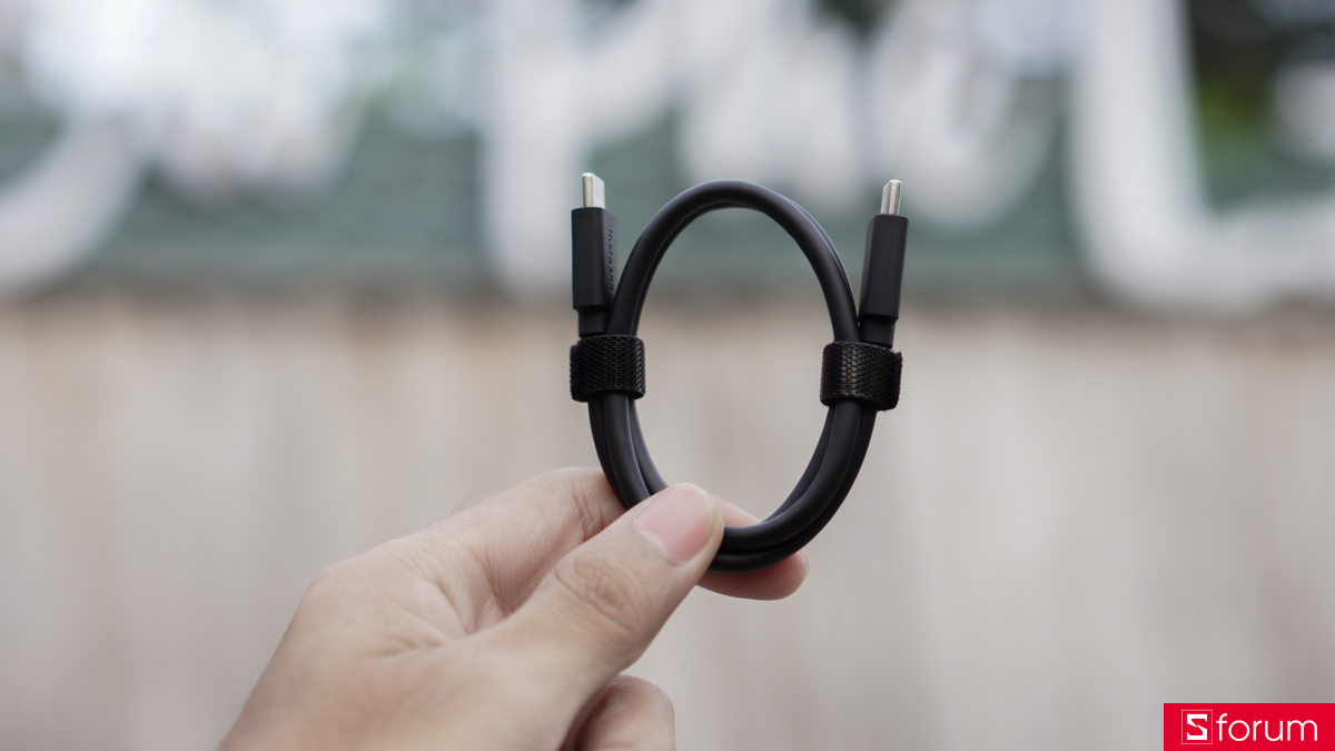 Dây USB C to C đi kèm với Insta360 X4 Air