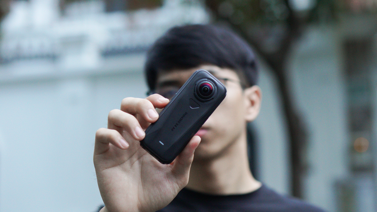 Trên tay và trải nghiệm nhanh Insta360 X4 Air: Camera 360 siêu nhẹ chỉ 165g, quay 8K, nhiều phụ kiện