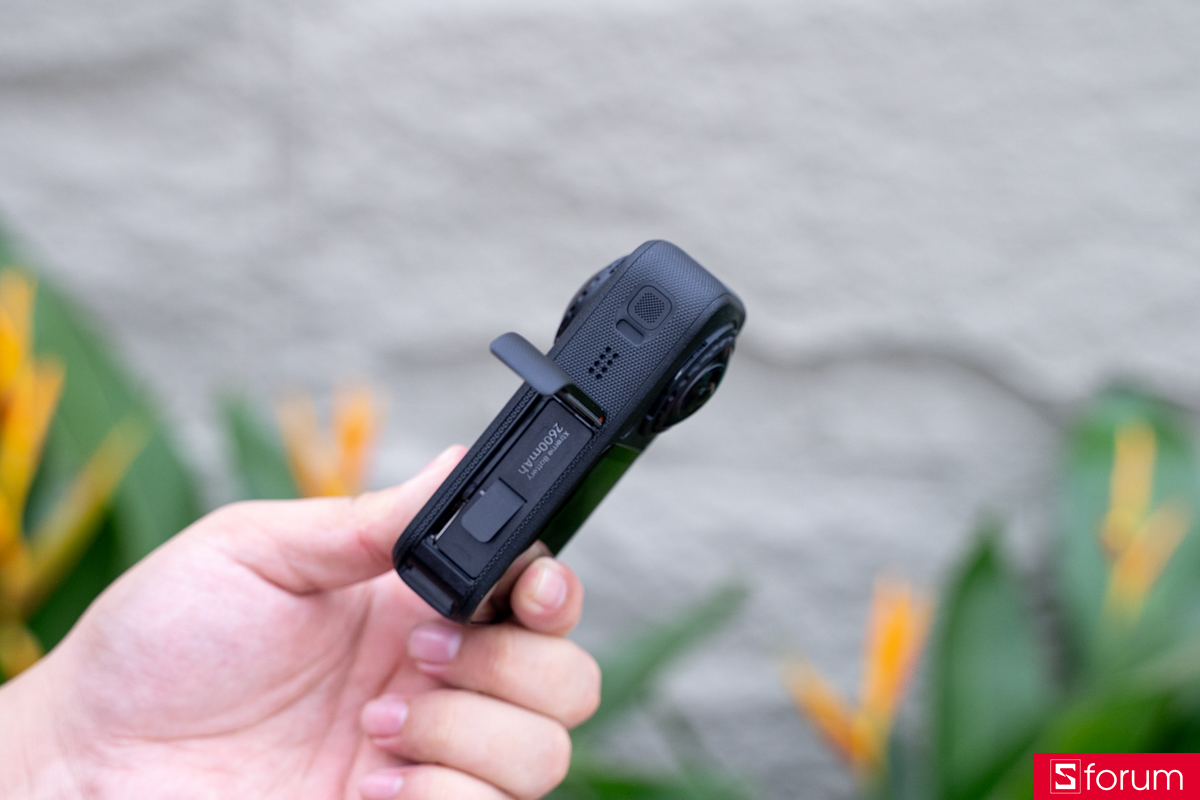 Thiết kế và ngoại hình của Insta360 X6
