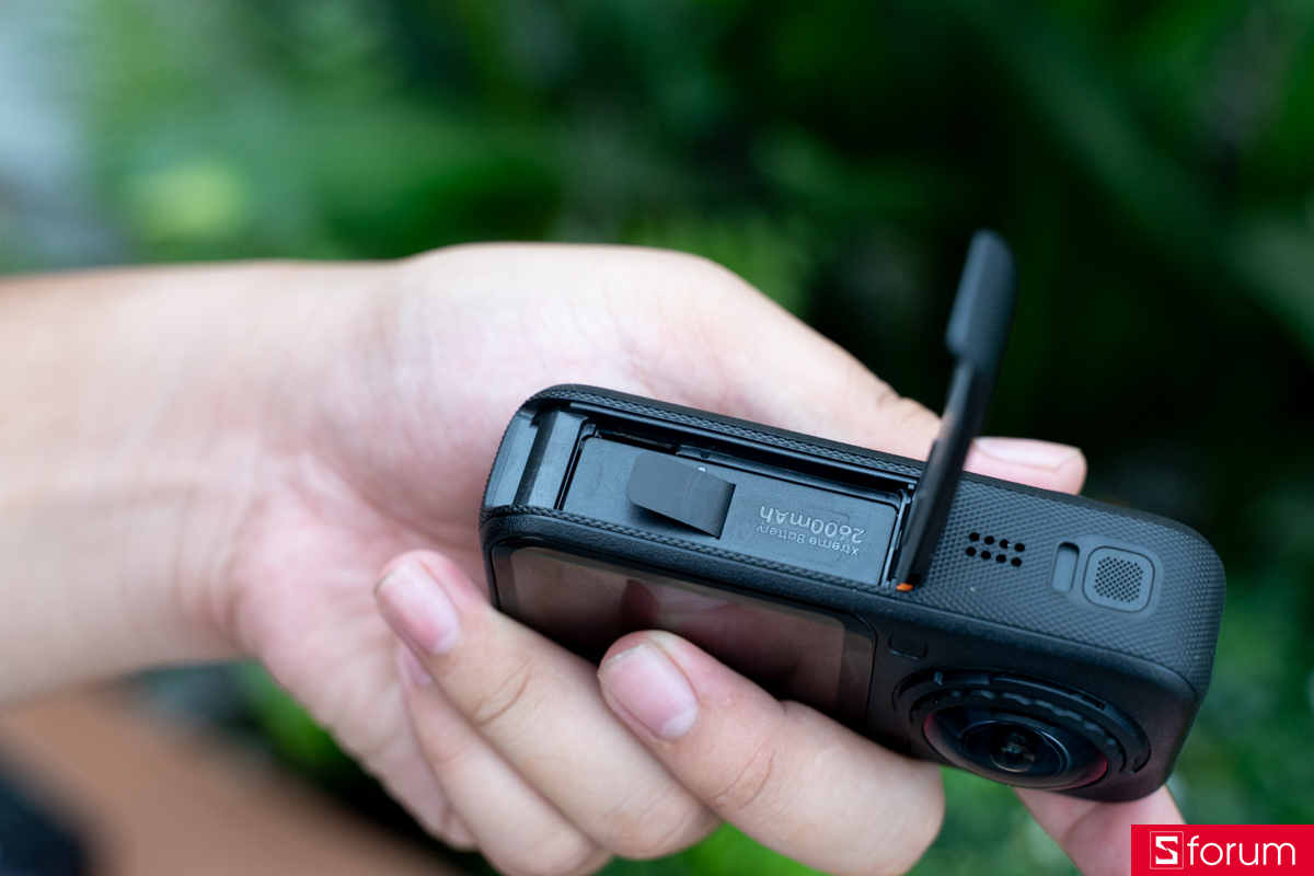 Thiết kế và ngoại hình của Insta360 X6