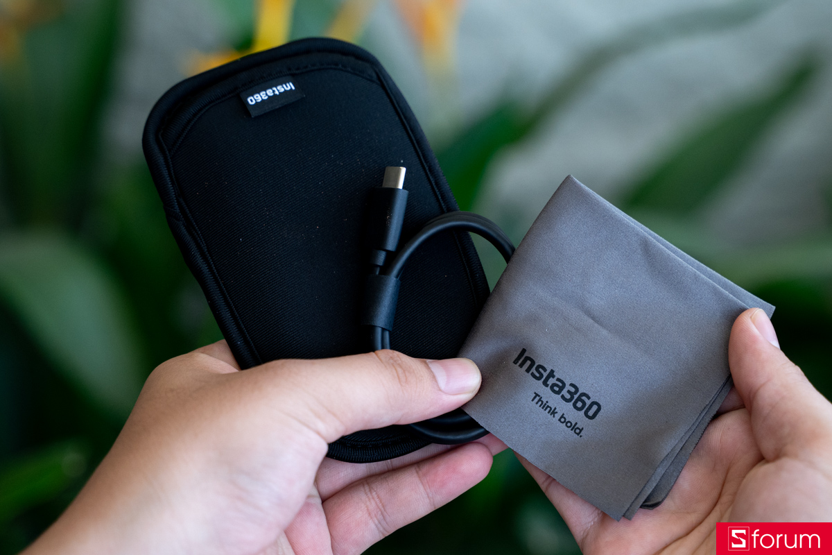 Mở hộp và phụ kiện của Insta360 X6