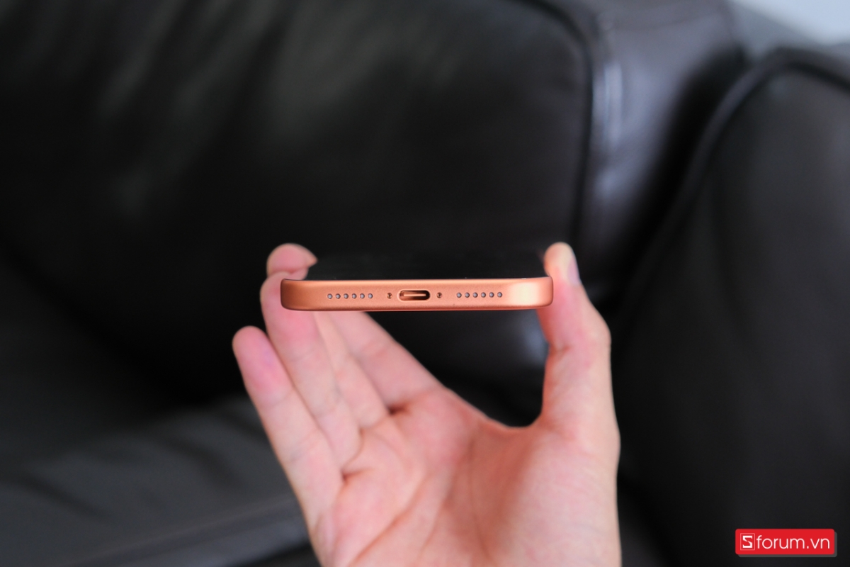 Cạnh dưới của iPhone 17 Pro Max