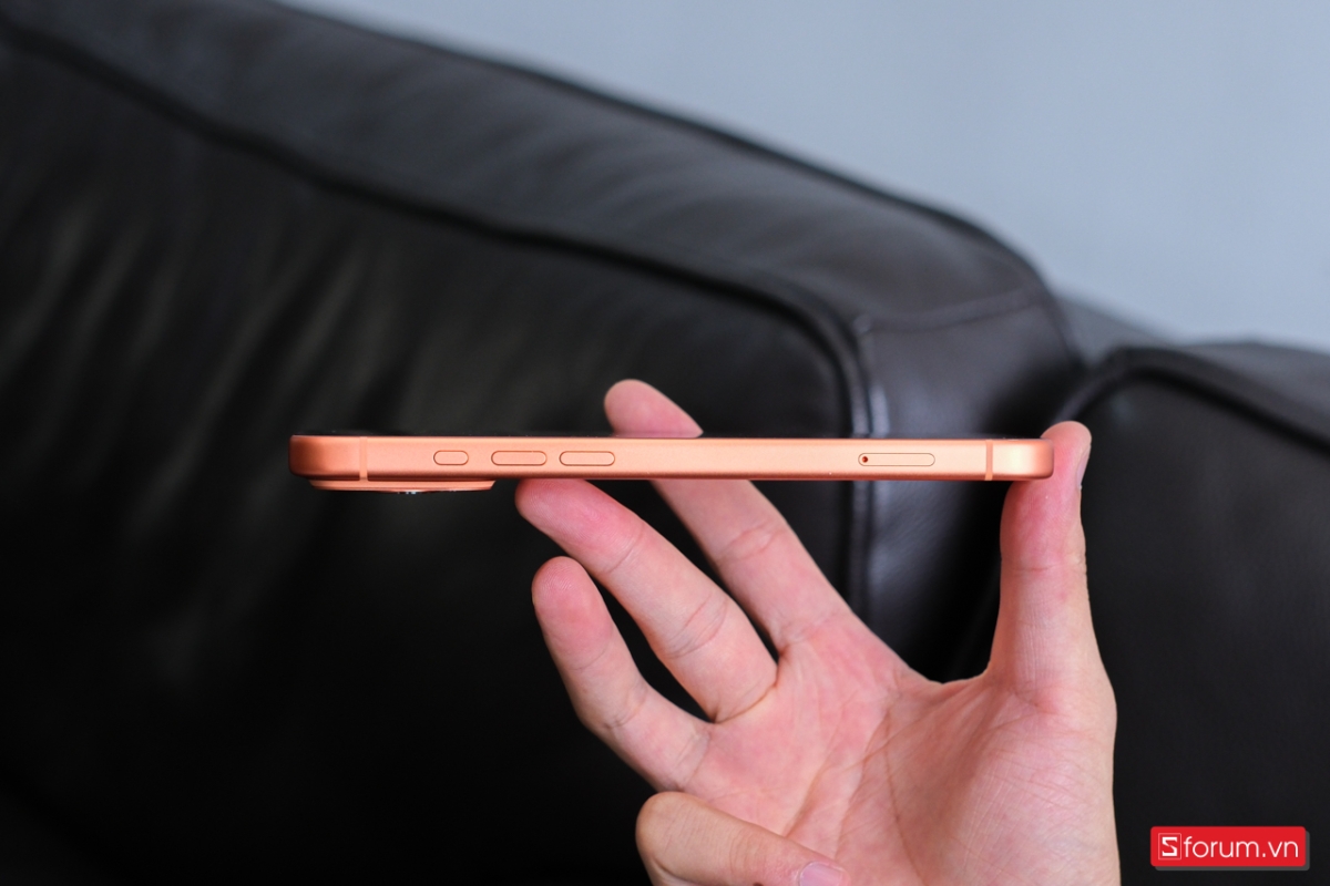 Cạnh phải của iPhone 17 Pro Max