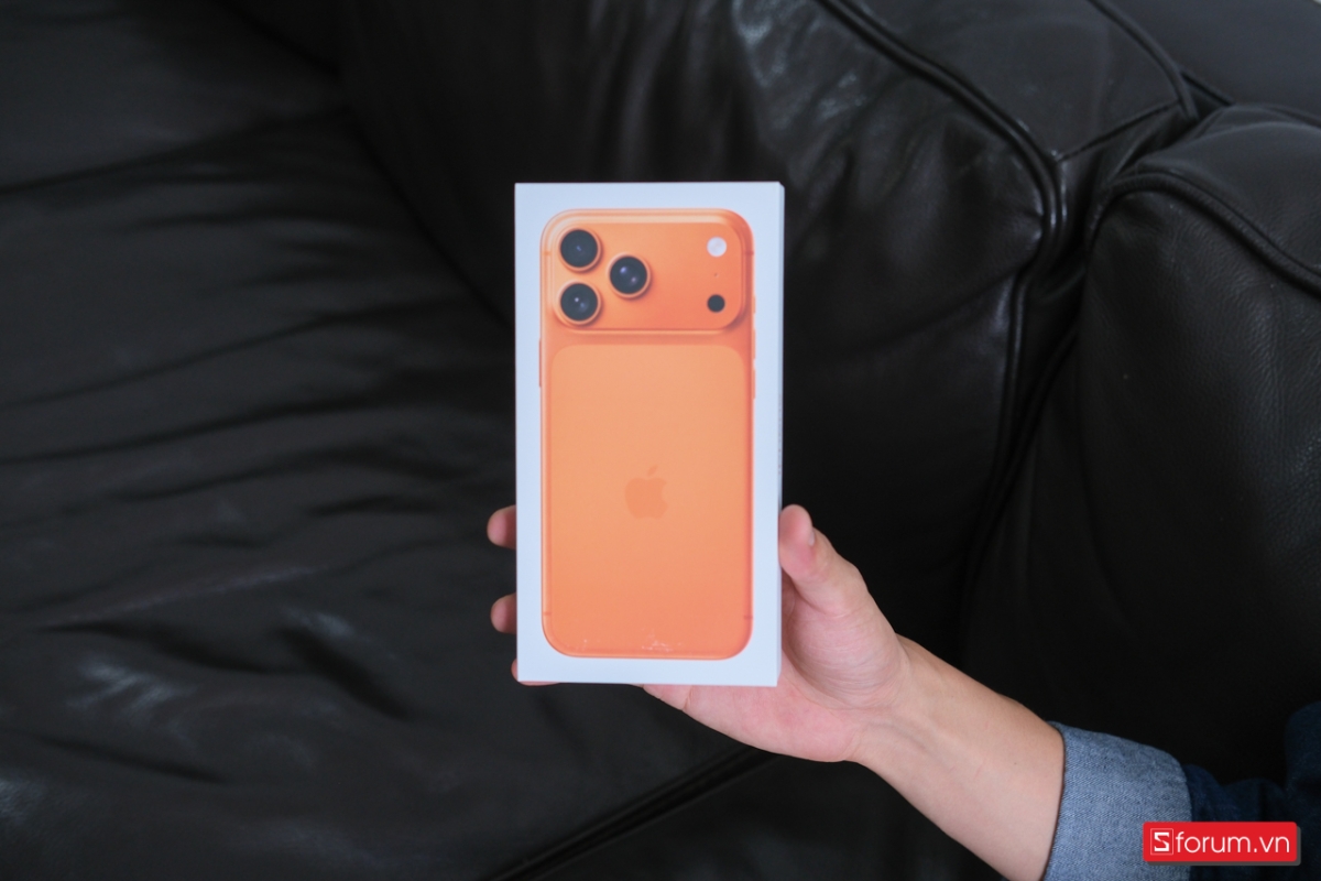 Hộp của iPhone 17 Pro Max vẫn theo xu hướng tối giản với tông màu trắng chủ đạo