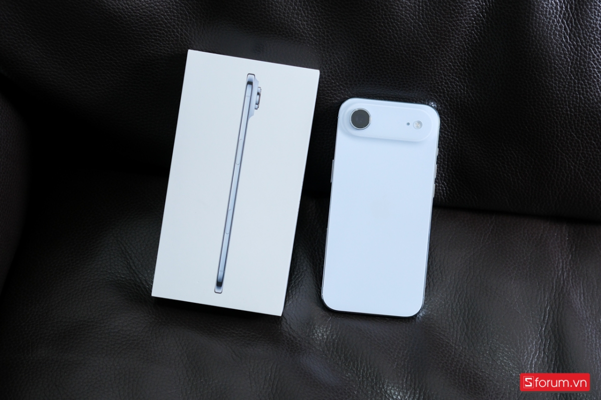 Mở hộp iPhone Air - iPhone được Apple mang đến một thiết kế hộp khá tối giản