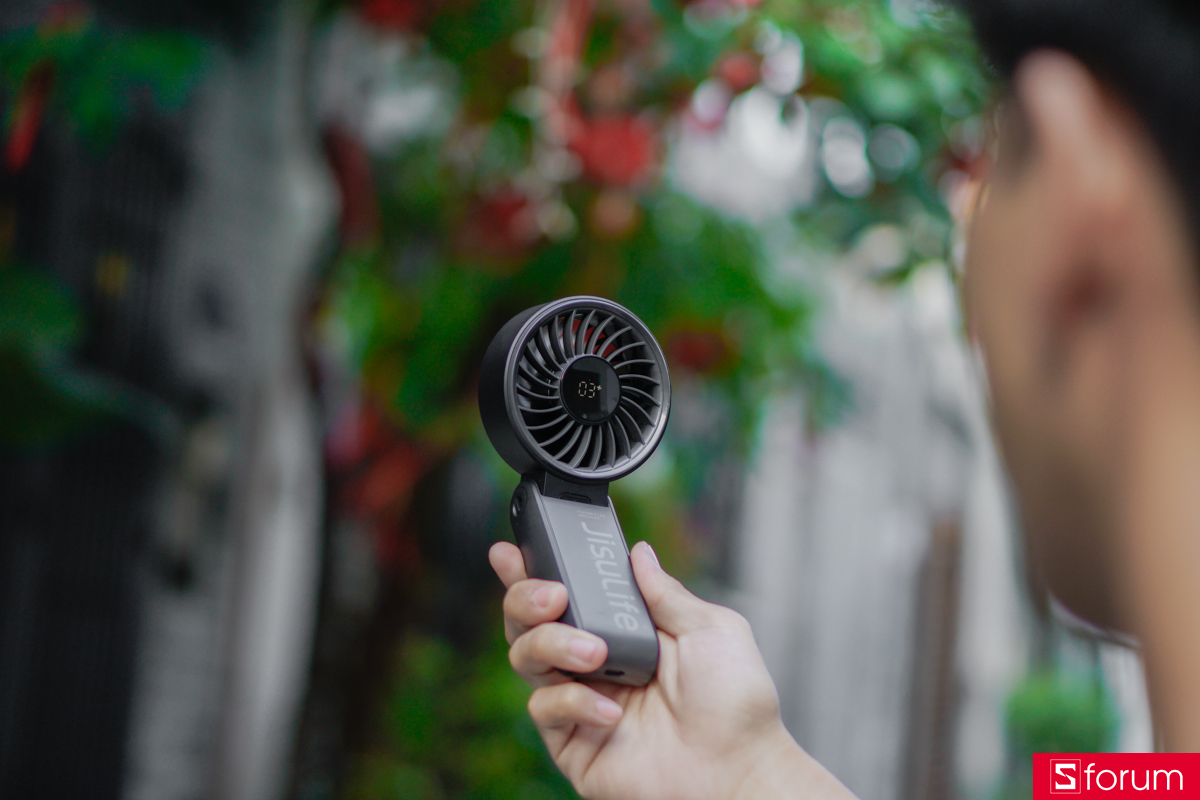 Điều Jisulife Life 7 làm cho mình ấn tượng là chất lượng hoàn thiện của sản phẩm này tương đối tốt