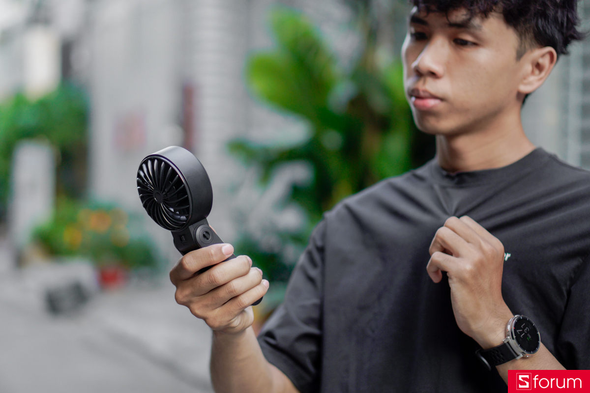 Với viên pin 3600mAh, Jisulife Life 7 có thể cho người dùng hơn 6 giờ sử dụng với cấp độ gió trung bình từ 3 - 4, đáp ứng tốt cho nhiều nhu cầu khác nhau