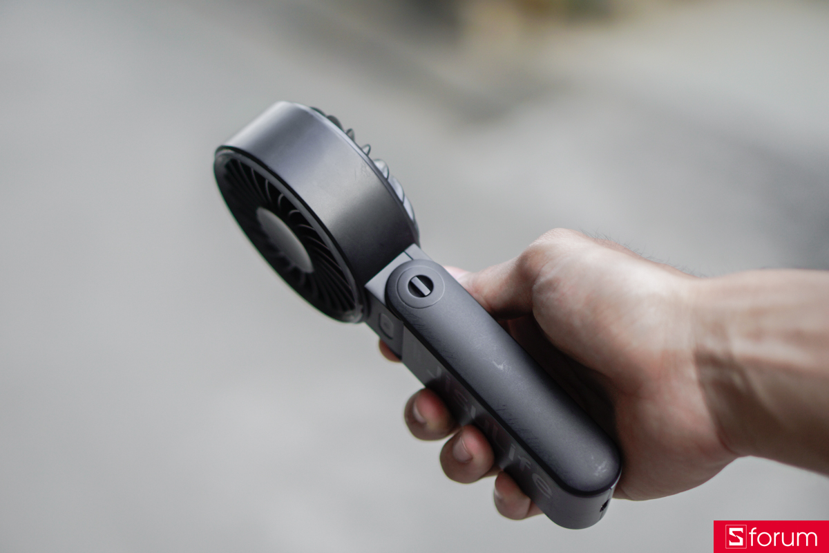 Nhược điểm của Jisulife Life 7 đó là cả 2 chất liệu này đều không thể tránh khỏi tình trạng xước dăm khi sử dụng thường xuyên