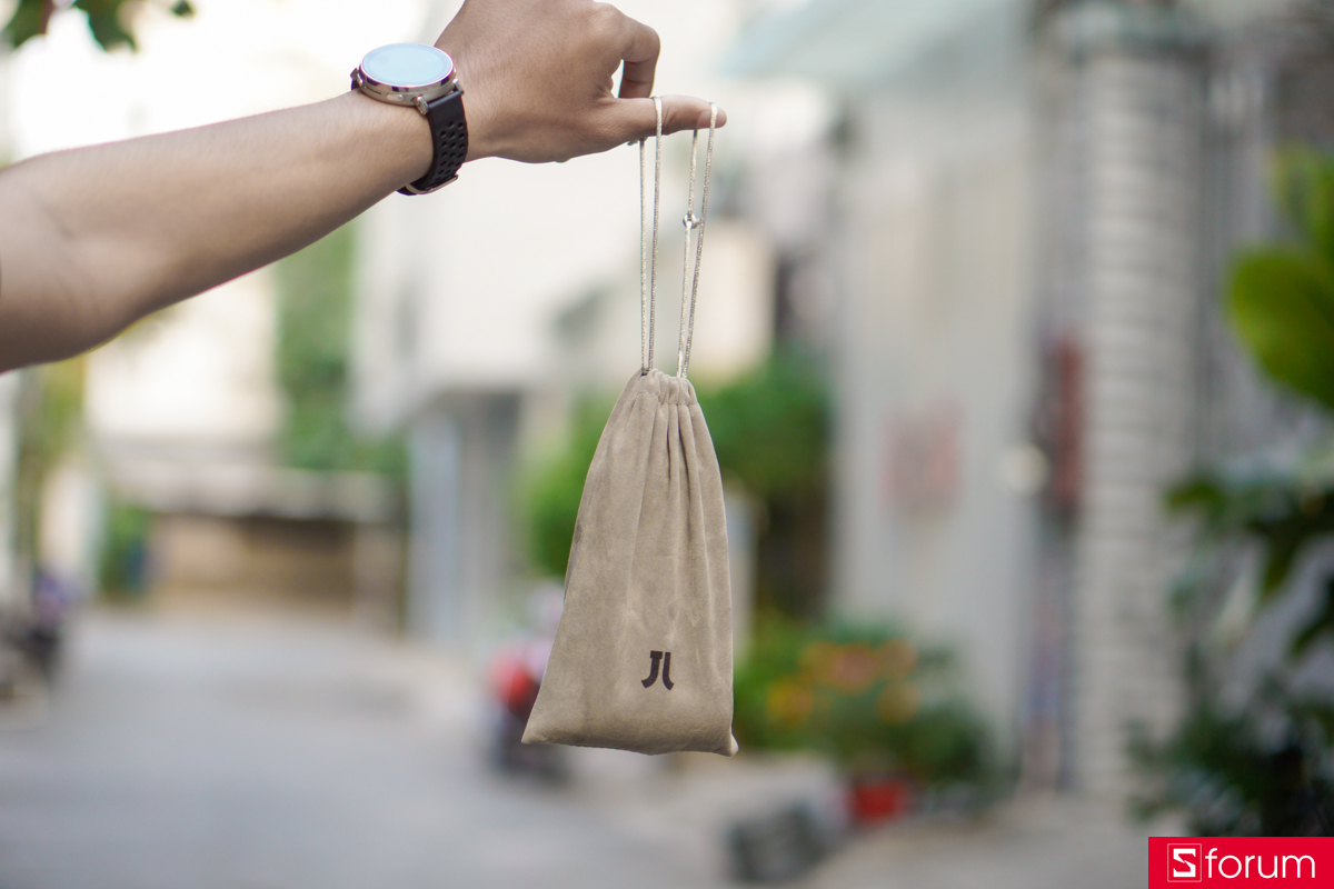 Túi nhung đi kèm của Jisulife Ultra 2