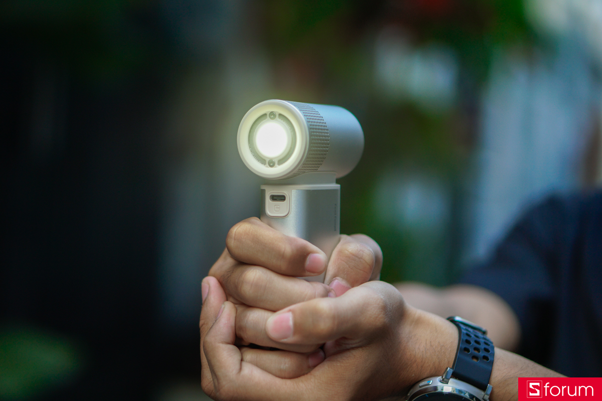 Cụm đèn LED của Jisulife Ultra 2