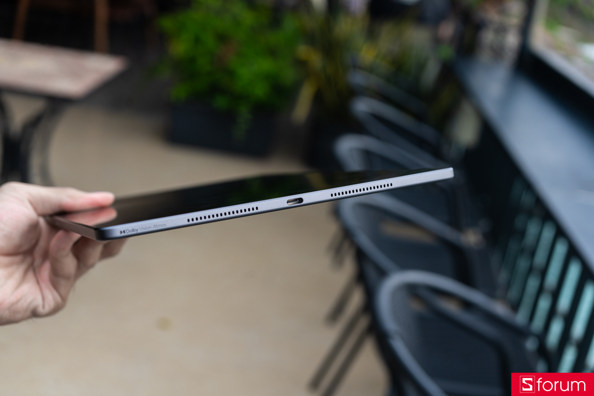 Cạnh dưới của Lenovo Idea Tab Pro Gen 2