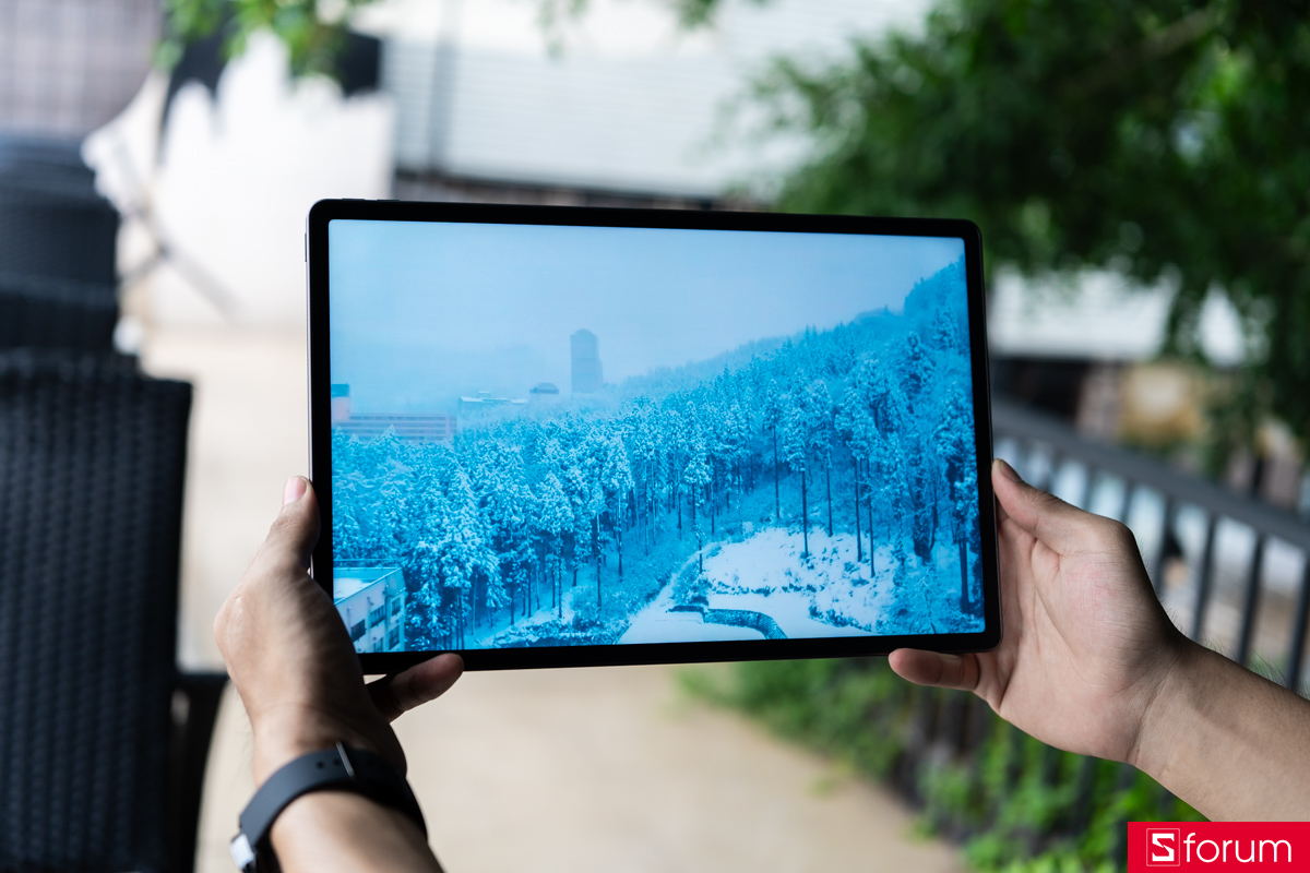 Lenovo Idea Tab Pro Gen 2 được trang bị tấm nền IPS LCD 13 inch, lớn hơn một chút so với phiên bản tiền nhiệm