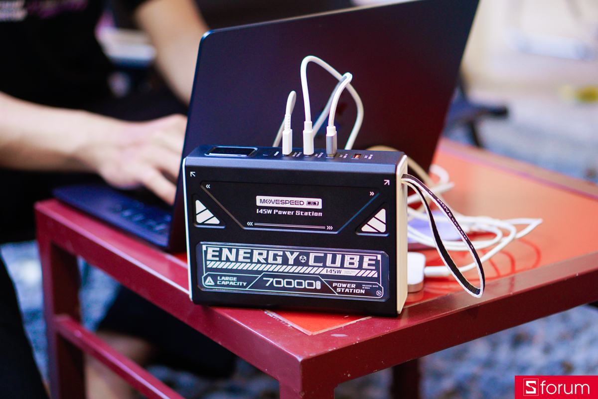 Đèn LED trên MoveSpeed Z70 Pro Max có thể đáp ứng được lên đến 144 giờ sử dụng ở chế độ thông thường