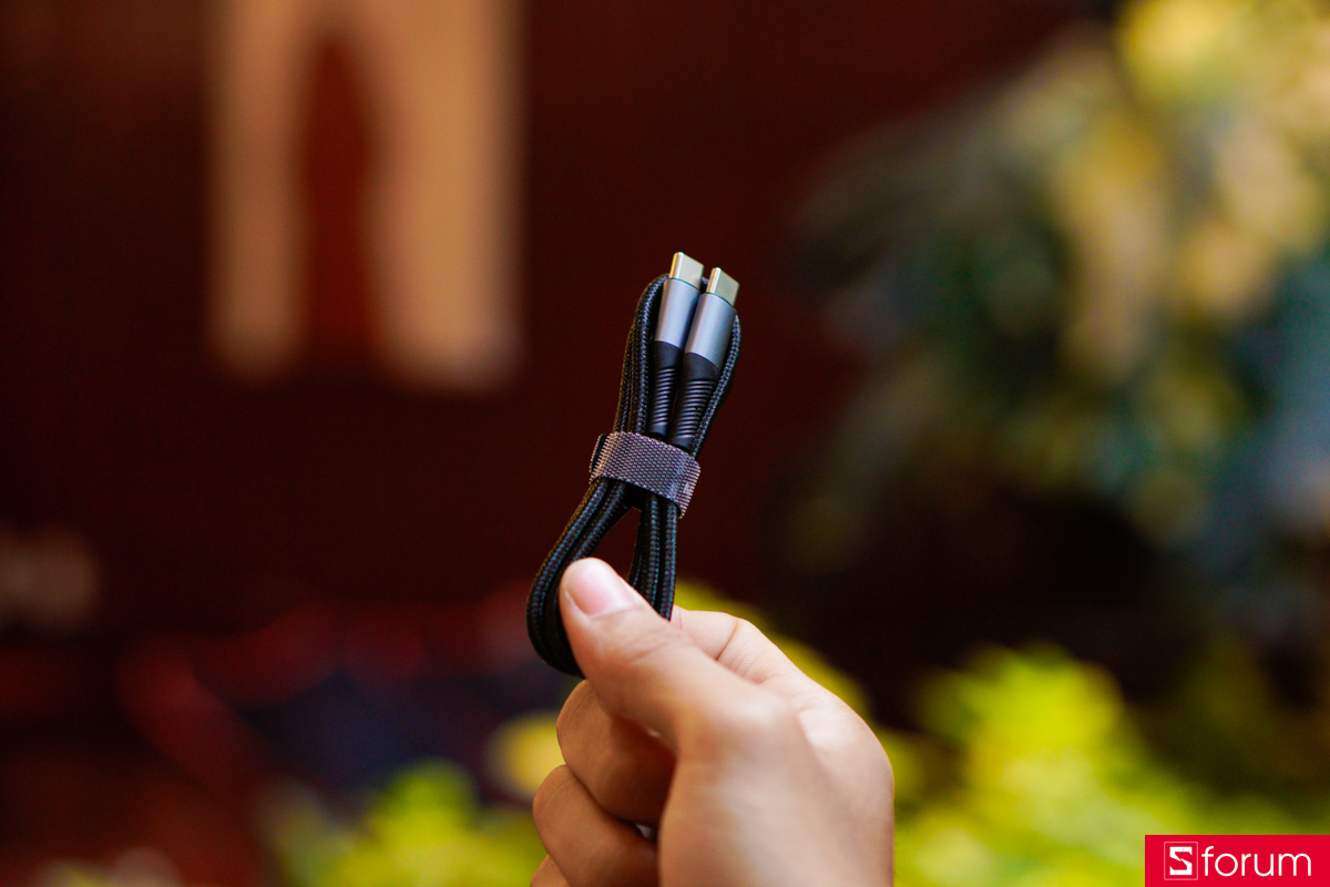 Đầu USB của MoveSpeed Z70 Pro Max được bóc dù và gia công chắc chắn