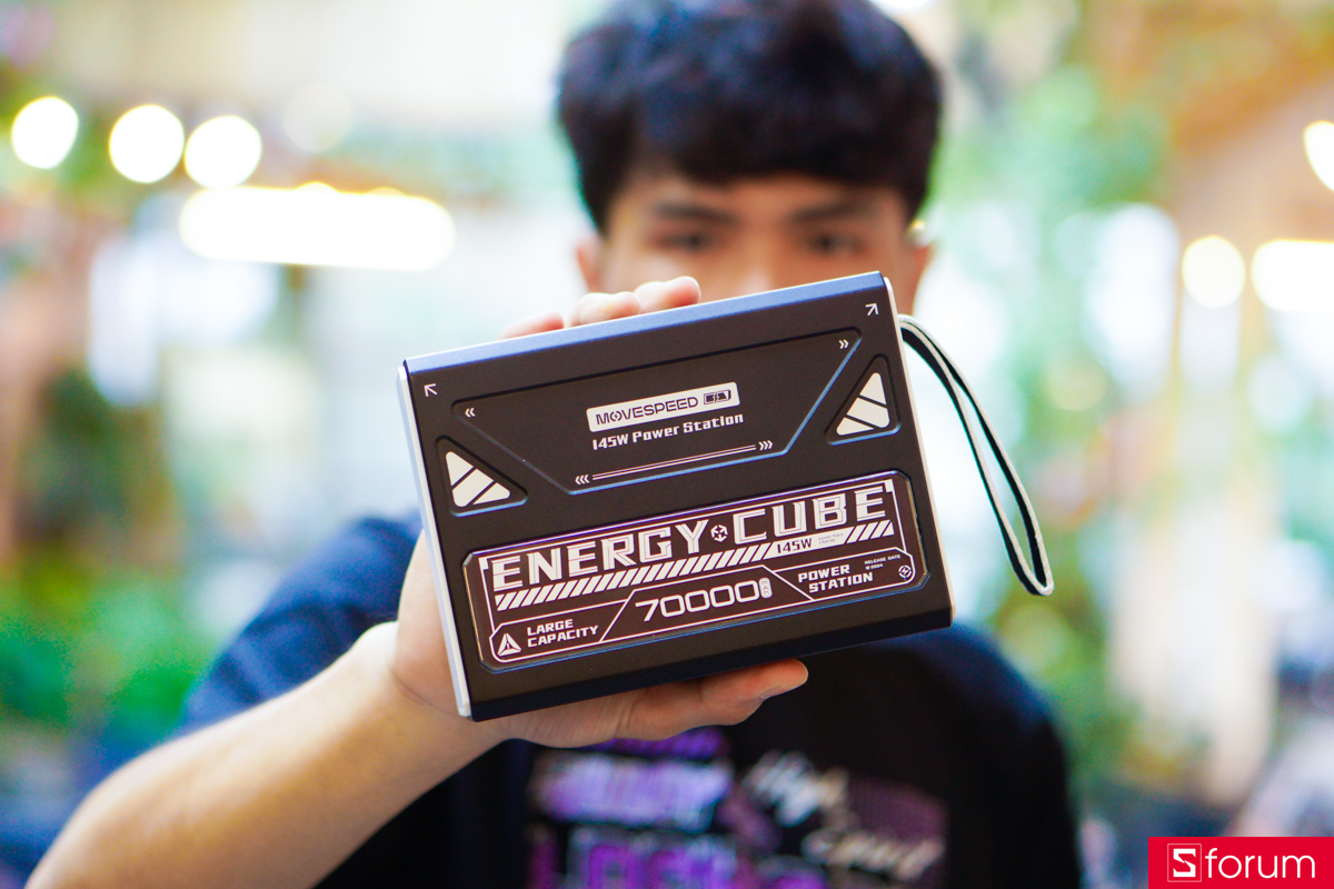 Khi trên tay Movespeed Z70 Pro Max gây ấn tượng ngay từ cái nhìn đầu tiên với kích thước lớn và kiểu dáng hình khối vuông vức, hầm hố