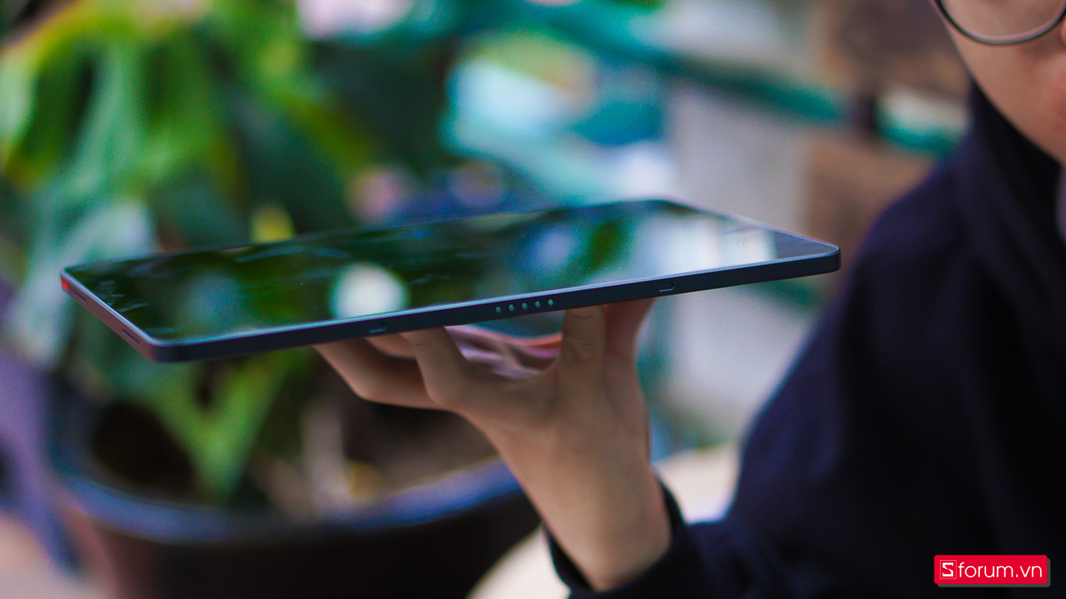 Cạnh trái của nubia Pad Pro