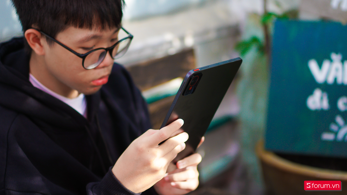 nubia Pad Pro có kích thước và trọng lượng vừa vặn để sử dụng