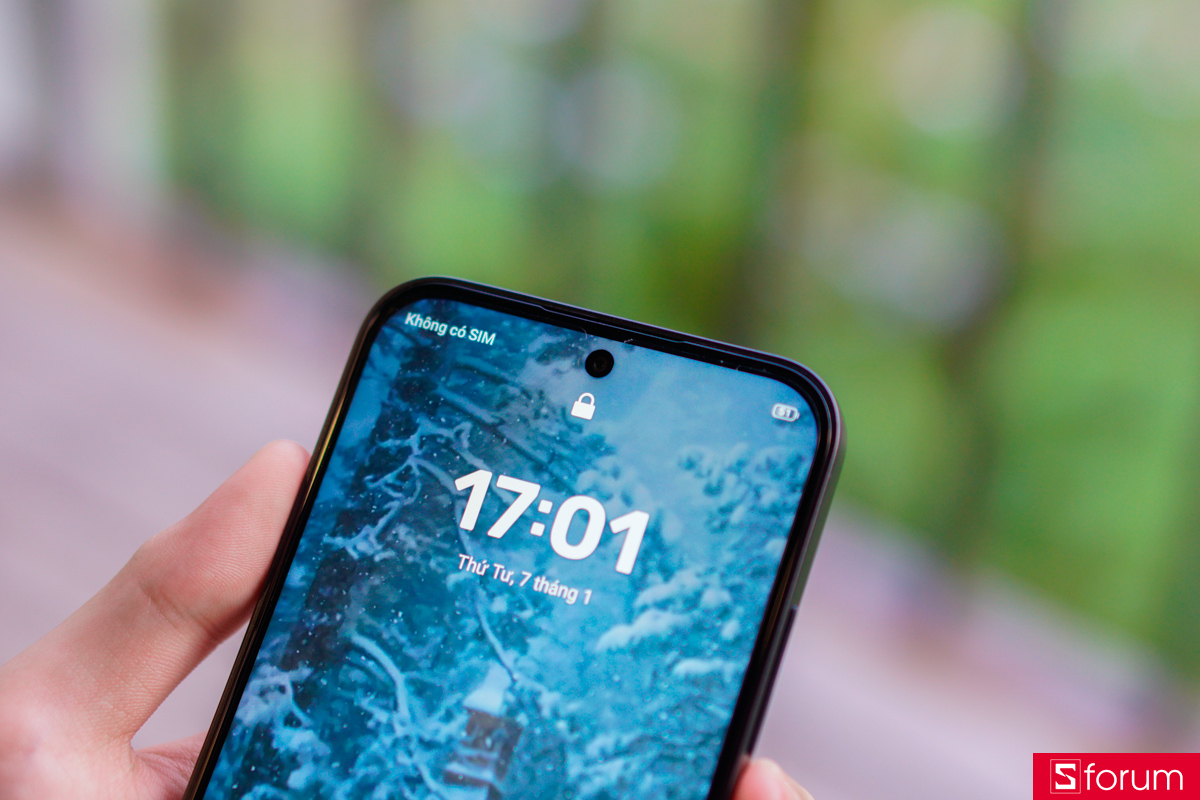 nubia V80 Design sở hữu thiết kế màn hình đục lỗ cùng kích thước lớn