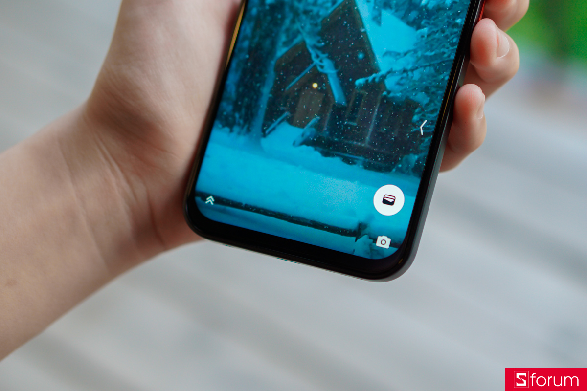 Các cạnh viền trên nubia V80 Design cũng tương đối mỏng, cho cảm giác sang trọng cho tổng thể thiết kế