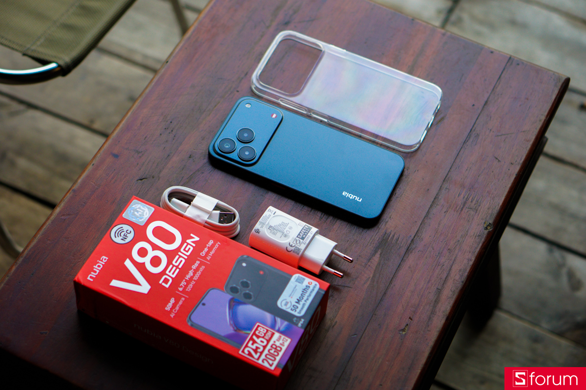 nubia cũng trang bị cho nubia V80 Design đầy đủ cáp, củ sạc và ốp lưng, cho người dùng sau khi mua có thể dùng ngay sau khi mở hộp