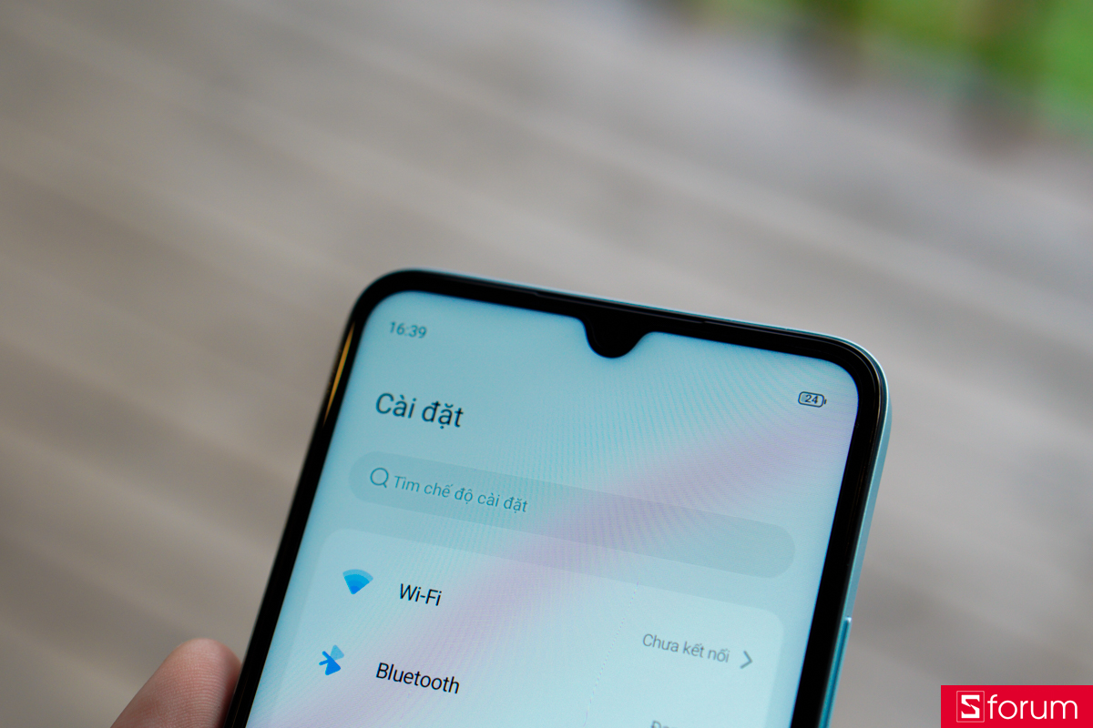 nubia V80 Max sử dụng thiết kế màn hình giọt nước