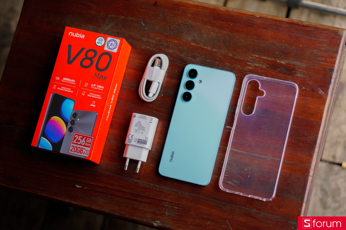 nubia cũng trang bị cho nubia V80 Max đầy đủ cáp, củ sạc và ốp lưng, cho người dùng sau khi mua có thể dùng ngay sau khi mở hộp