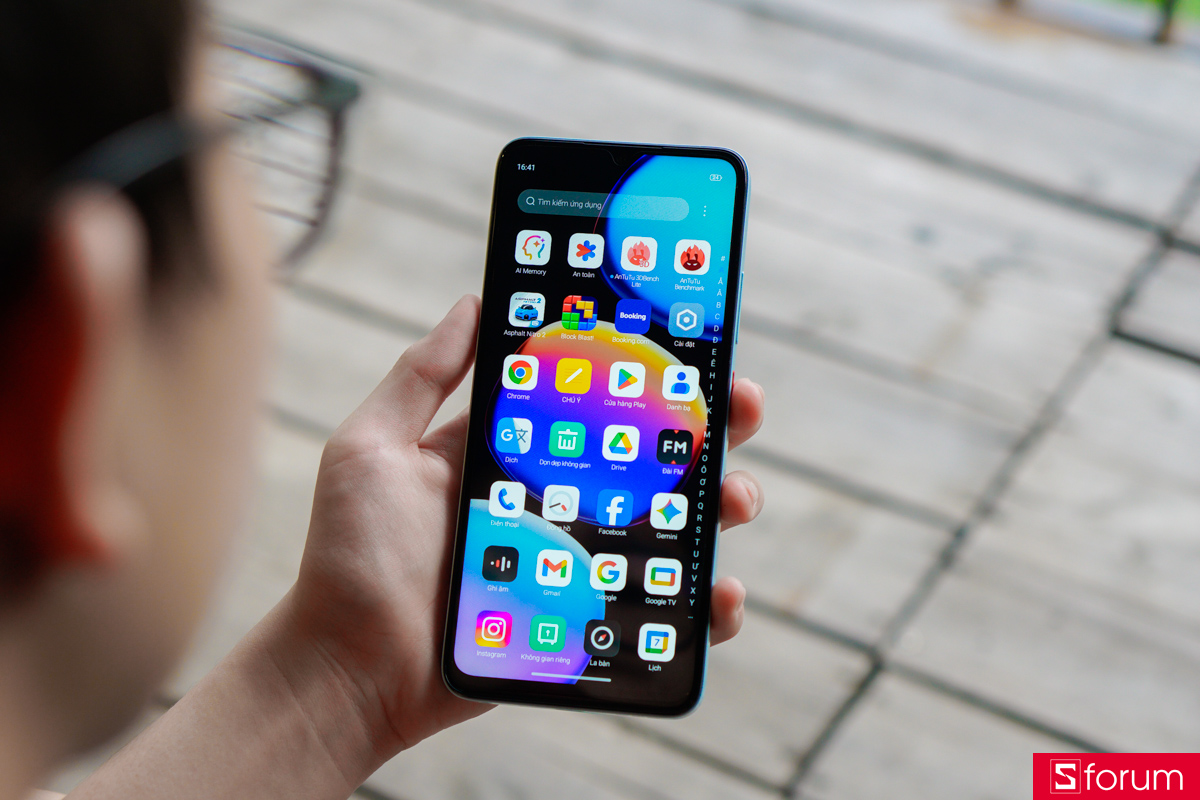 nubia V80 Max có hai tùy chọn bộ nhớ gồm 8GB RAM + 128GB ROM hoặc 8GB RAM + 256GB ROM, kèm khả năng mở rộng RAM ảo lên đến 12GB