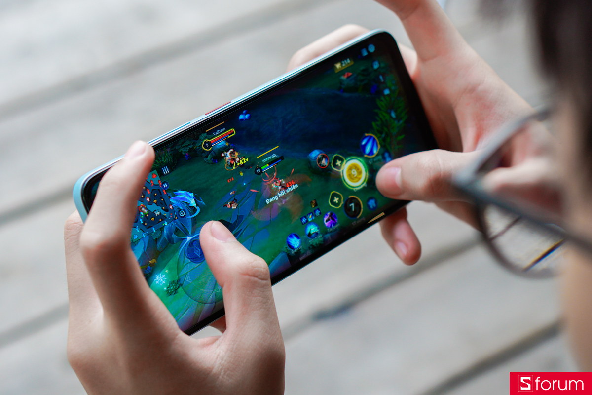 Test qua khả năng chơi game trên nubia V80 Max thì máy vẫn cho trải nghiệm mượt mà với tựa game Liên Quân Mobile
