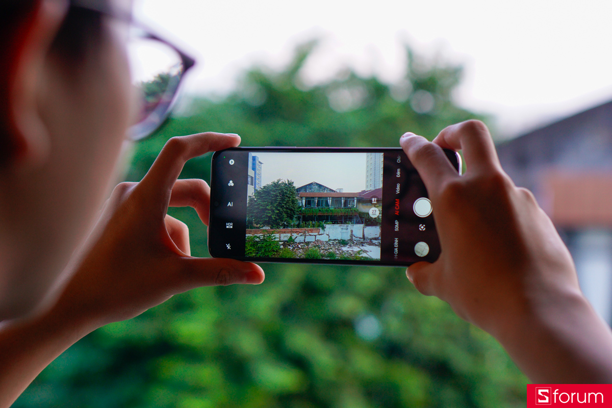 nubia V80 Max sở hữu camera chính 50MP, đi kèm các cảm biến phụ 2MP và 0.08MP, đủ cho nhu cầu quay chụp cơ bản của người dùng