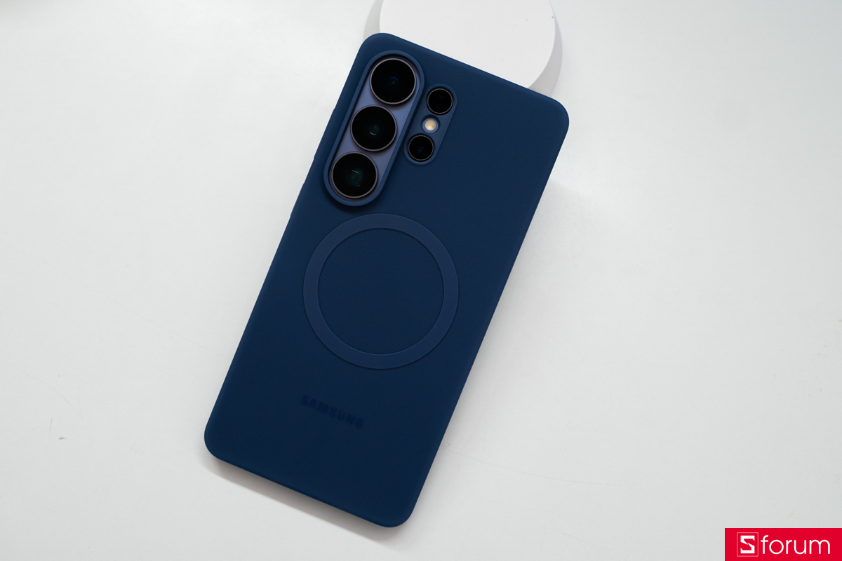 Điểm trừ tất yếu của chất liệu sillicon trên các sản phẩm ốp lưng đó là việc dễ bám bẩn